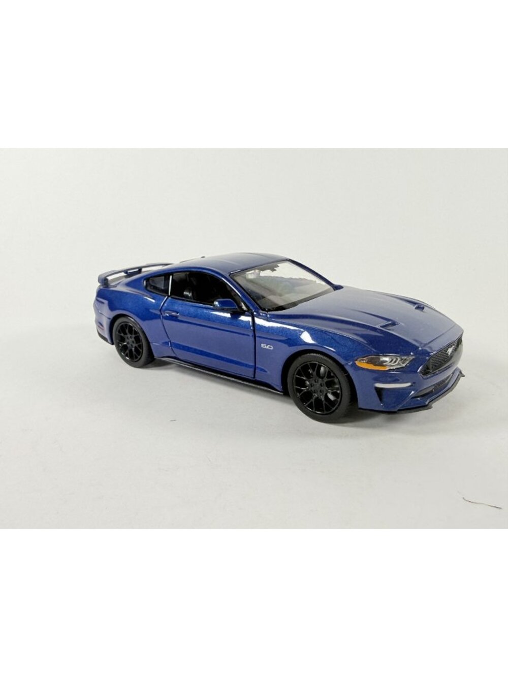 Motor Max 2018 Ford Mustang GT 1:24 Diecast Model Car Blue